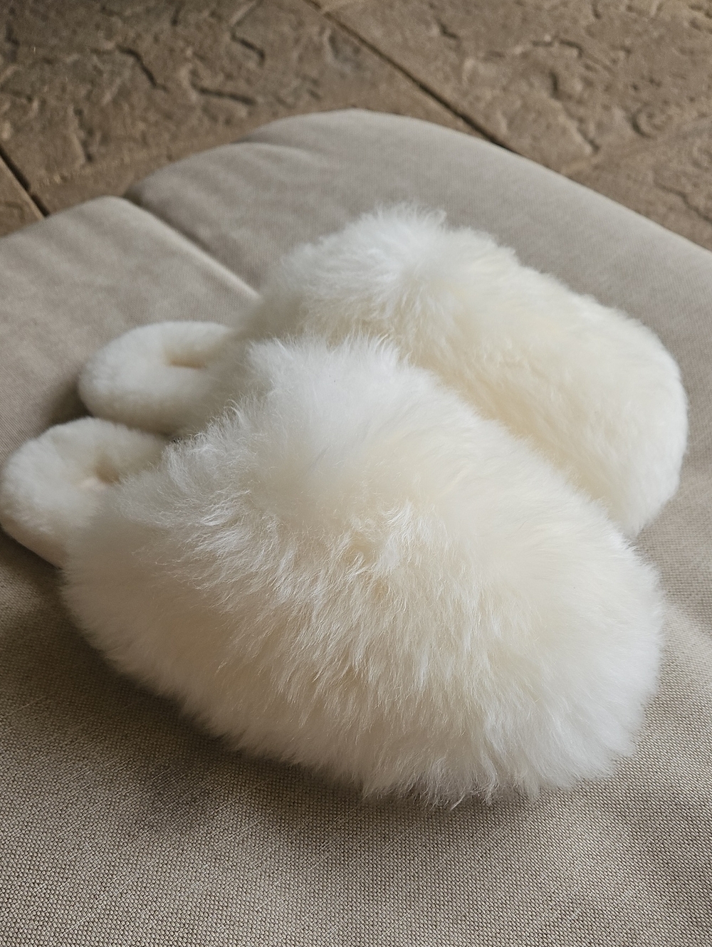 UGG Scuffette Chalet White Fluffy Indoor/ Outdoor Clog Slippers Size 8